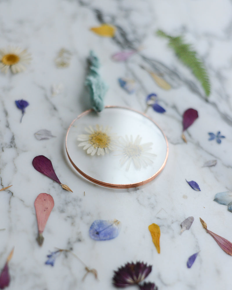 ACRYLIC Round Ornament - Daisies
