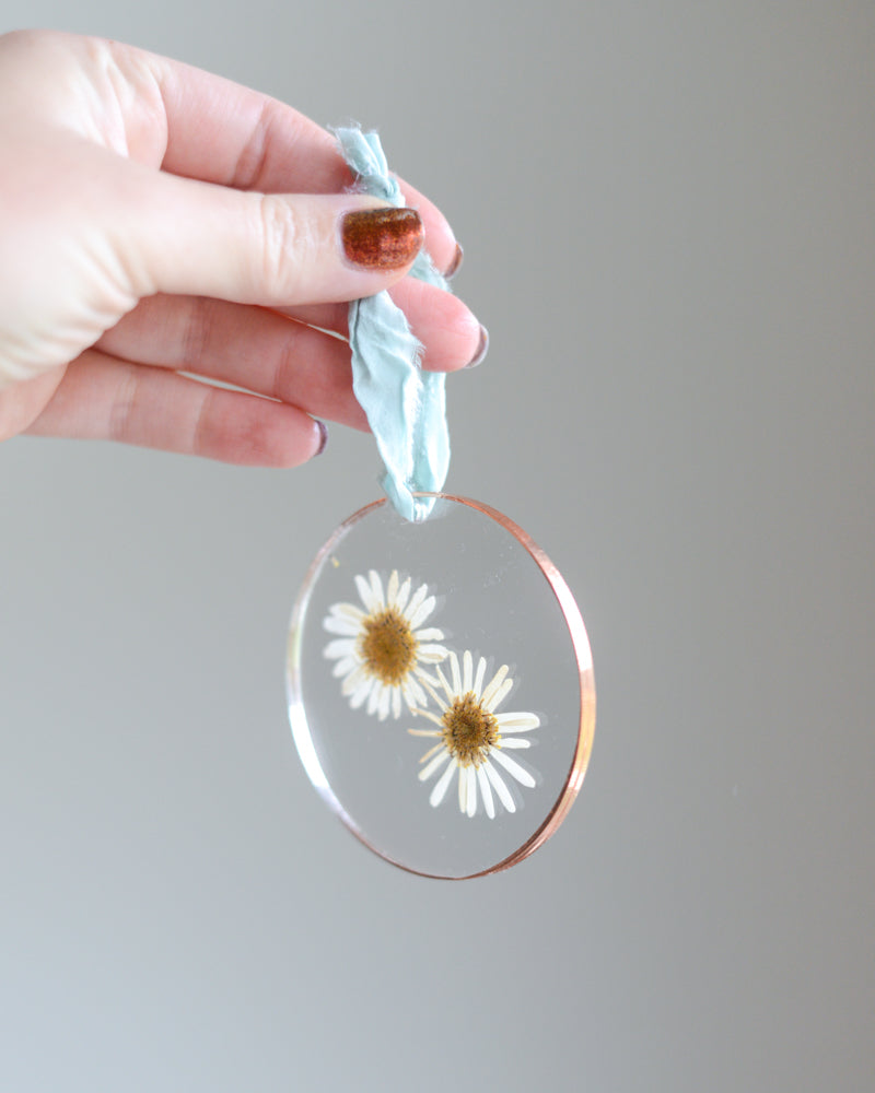 ACRYLIC Round Ornament - Daisies